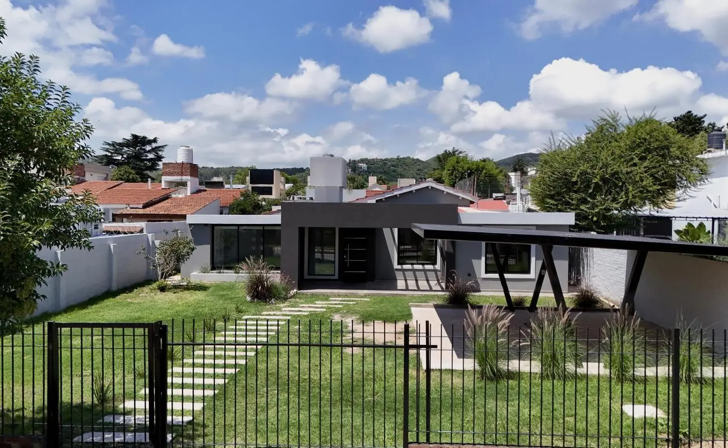 Casa con 4 dormitorios en venta en Barrio Santa Rita 2