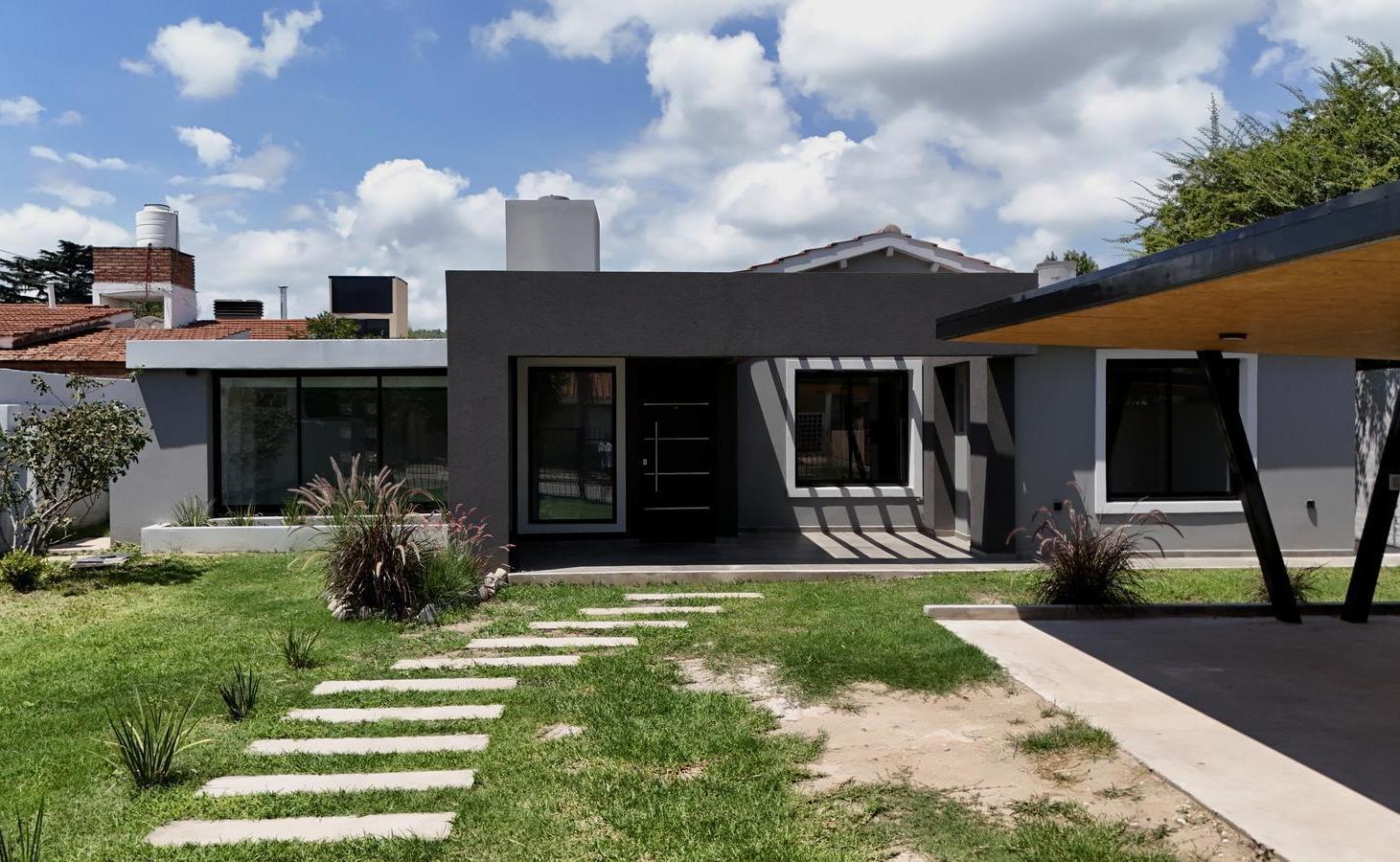 Casa con 4 dormitorios en venta en Barrio Santa Rita