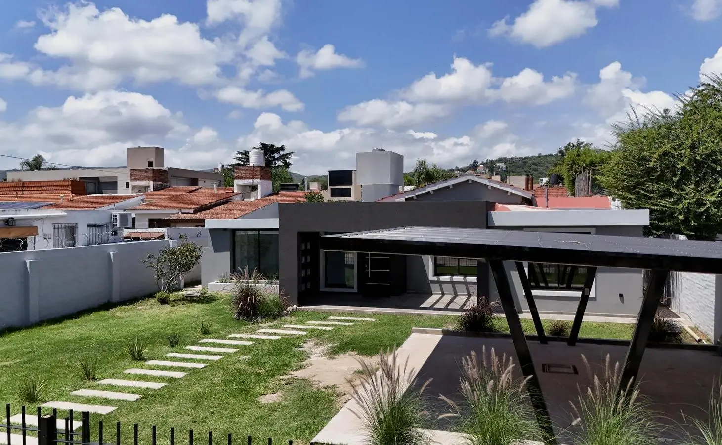 Casa con 4 dormitorios en venta en Barrio Santa Rita 4