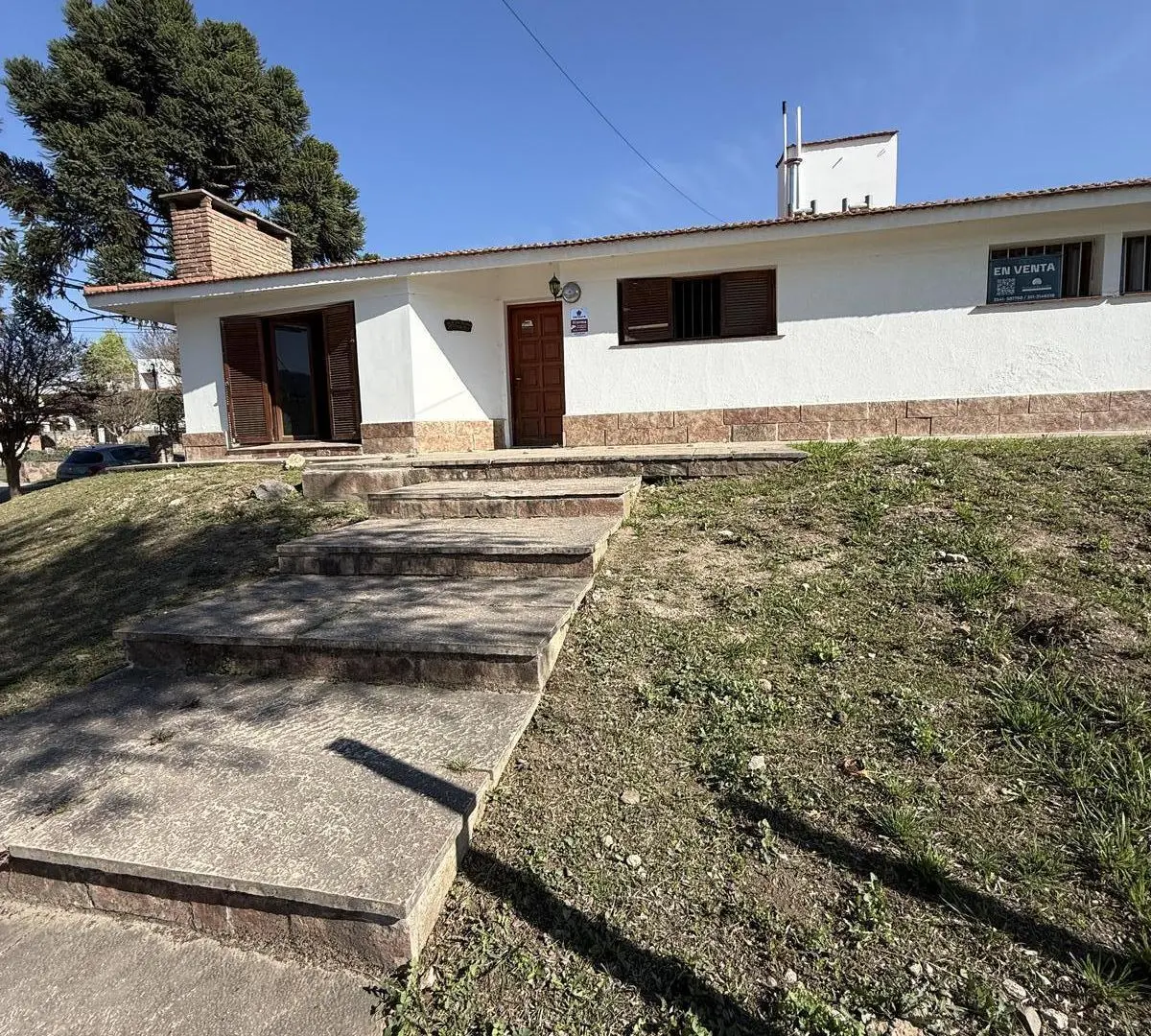 Casa FRENTE al río de 4 habitaciones en Villa Carlos Paz 2