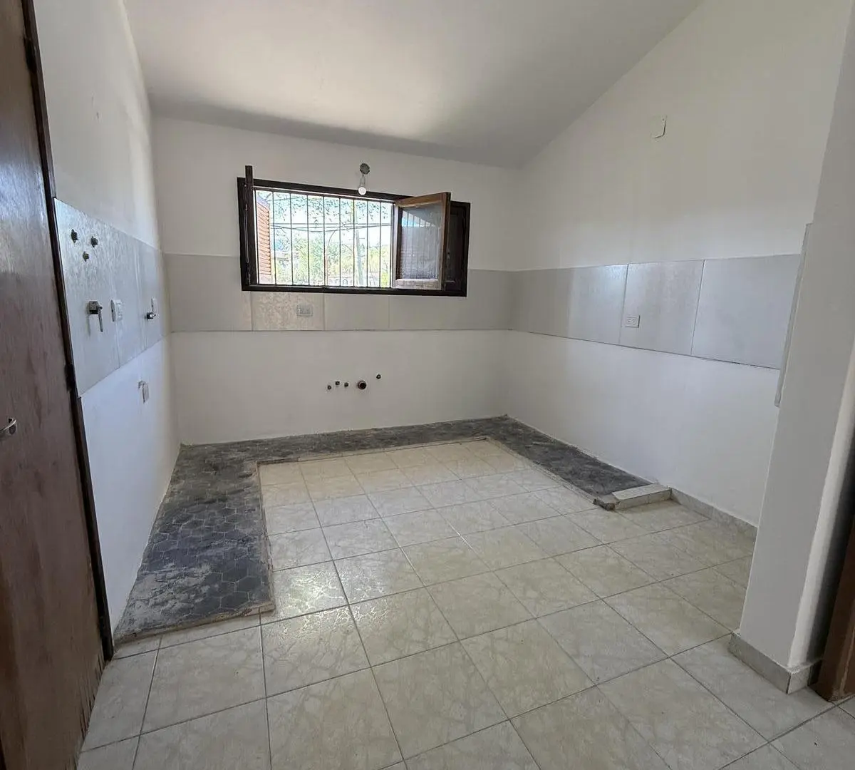 Casa FRENTE al río de 4 habitaciones en Villa Carlos Paz 5