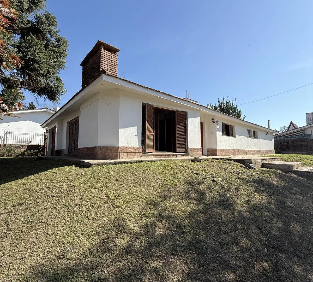 Casa FRENTE al río de 4 habitaciones en Villa Carlos Paz 1