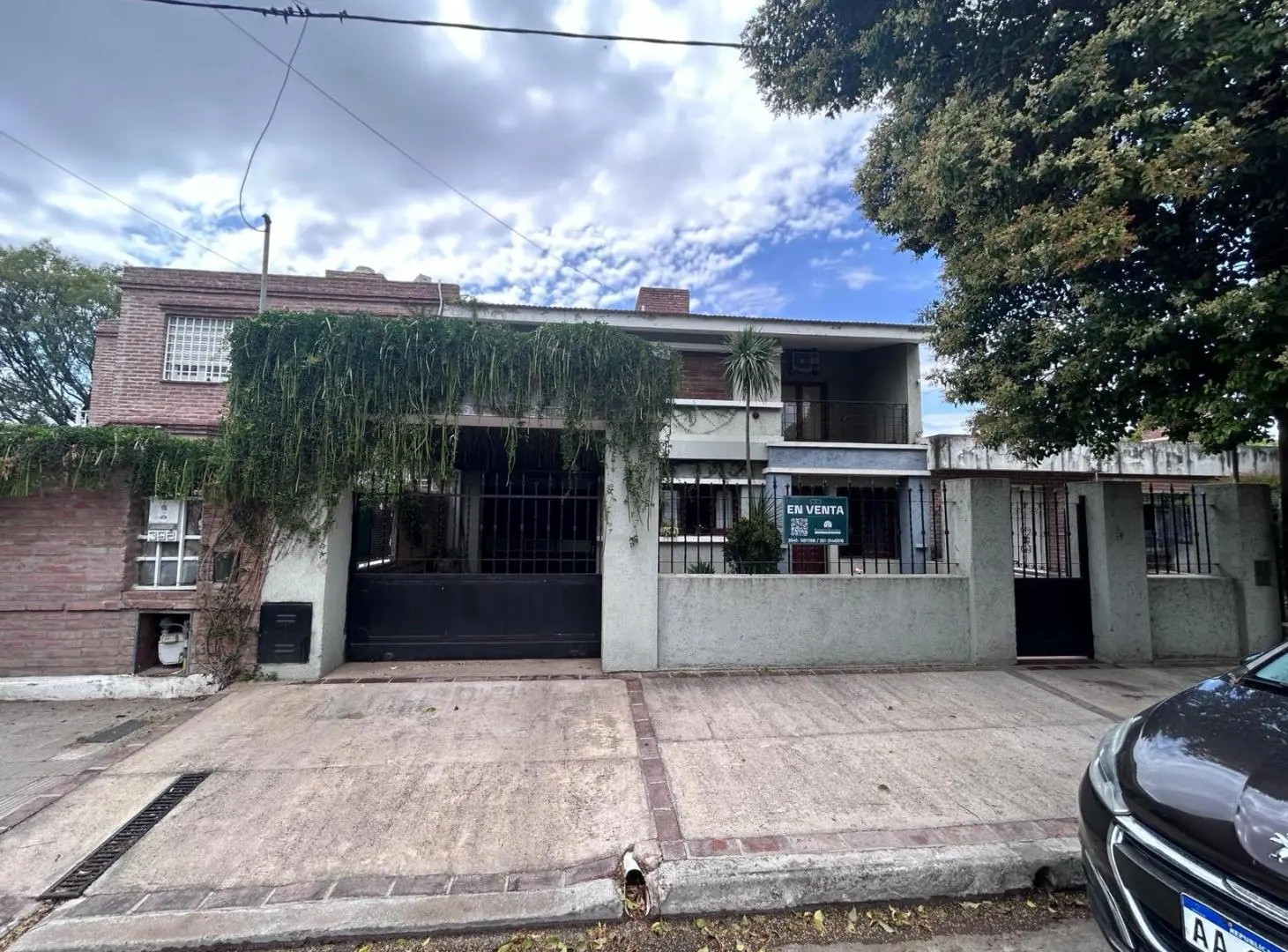 Casa - Cordoba Capital de 4 habitación y cochera para 3 autos, 5