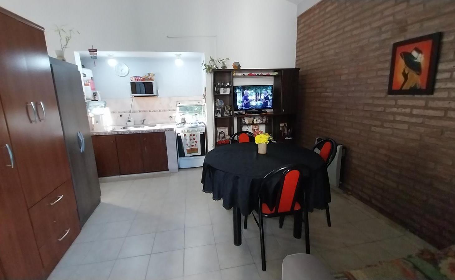 Foto de Casa PH en venta a reciclar en Villa Carlos Paz a metros de Av. Carcano, imagen 2