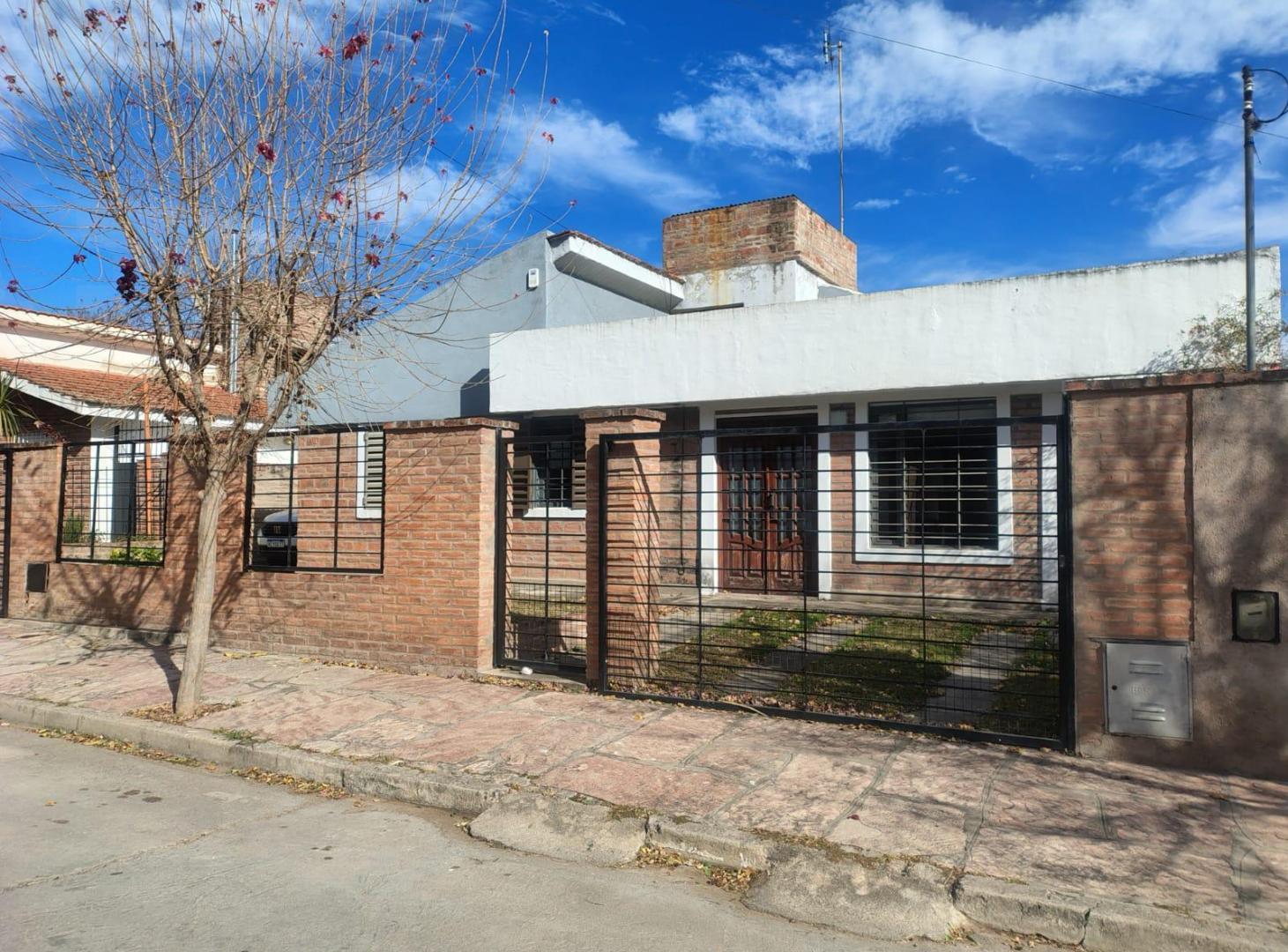 Casa en Venta, 3 dormitorios, cerca del lago, Villa Carlos Paz.