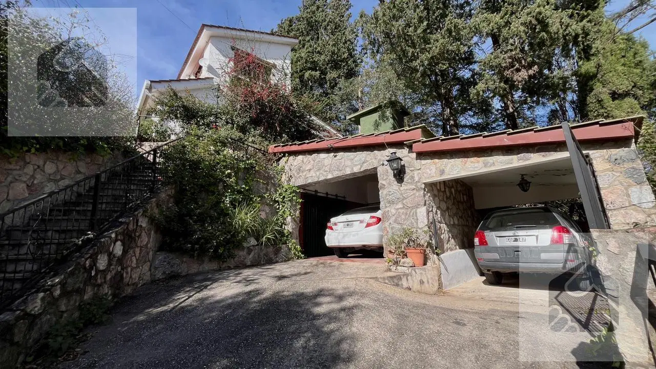 Casa 4 dormítorios 3 baños 2 cocheras | Costa Azul 3