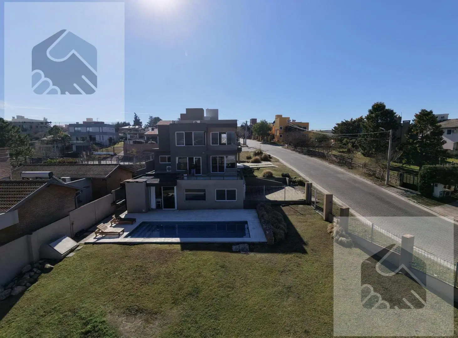 Casa en venta en Barrio Becciu con 3 dormitorios y pileta 2