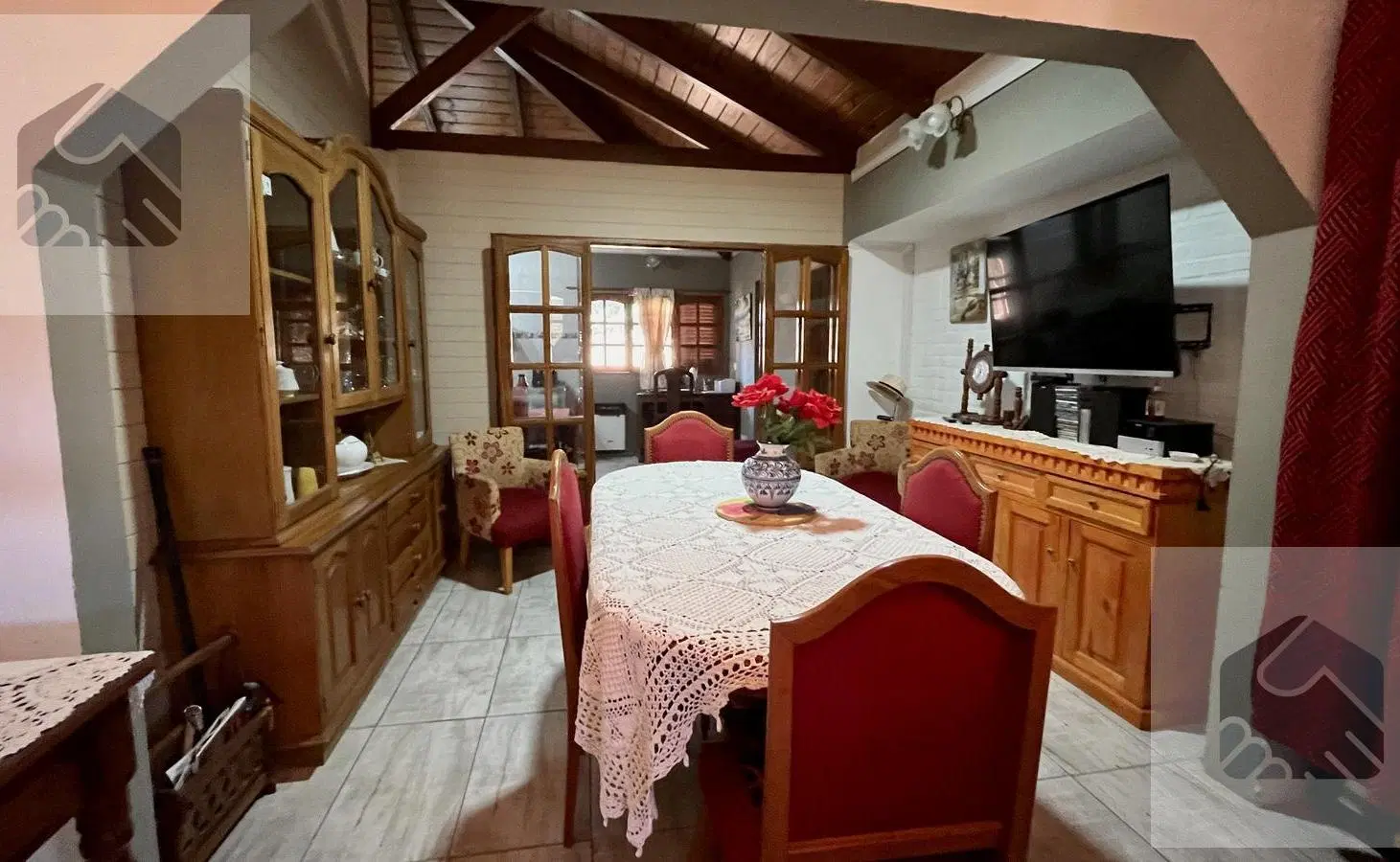 Casa en venta en Barrio Santa Rita con 4 dormitorios, jardin y pileta 8