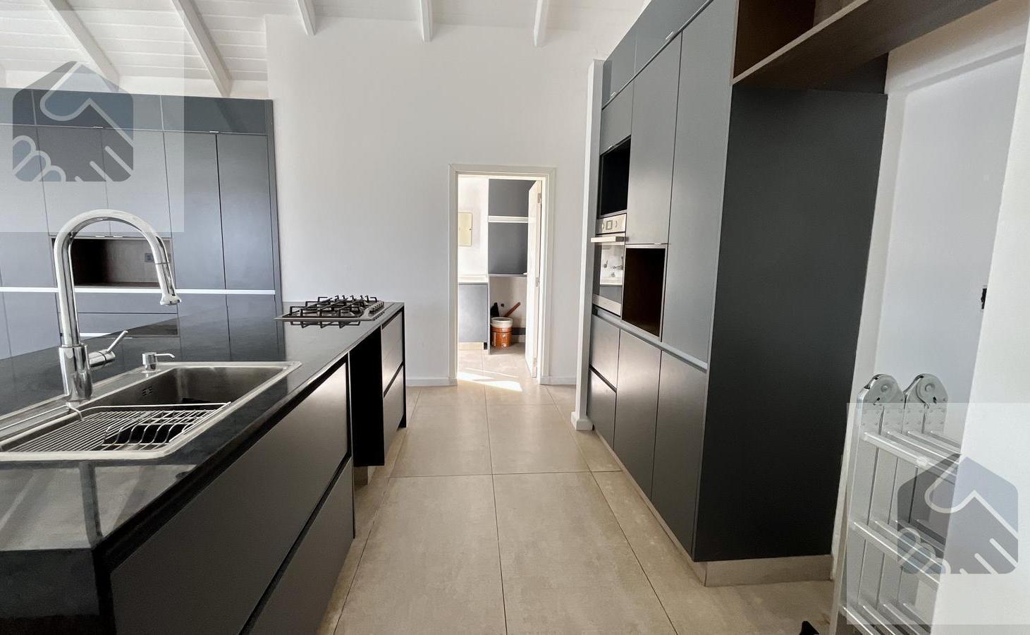 Foto de Casa en venta en Country Causana con 4 dormitorios y pileta. /, imagen 4
