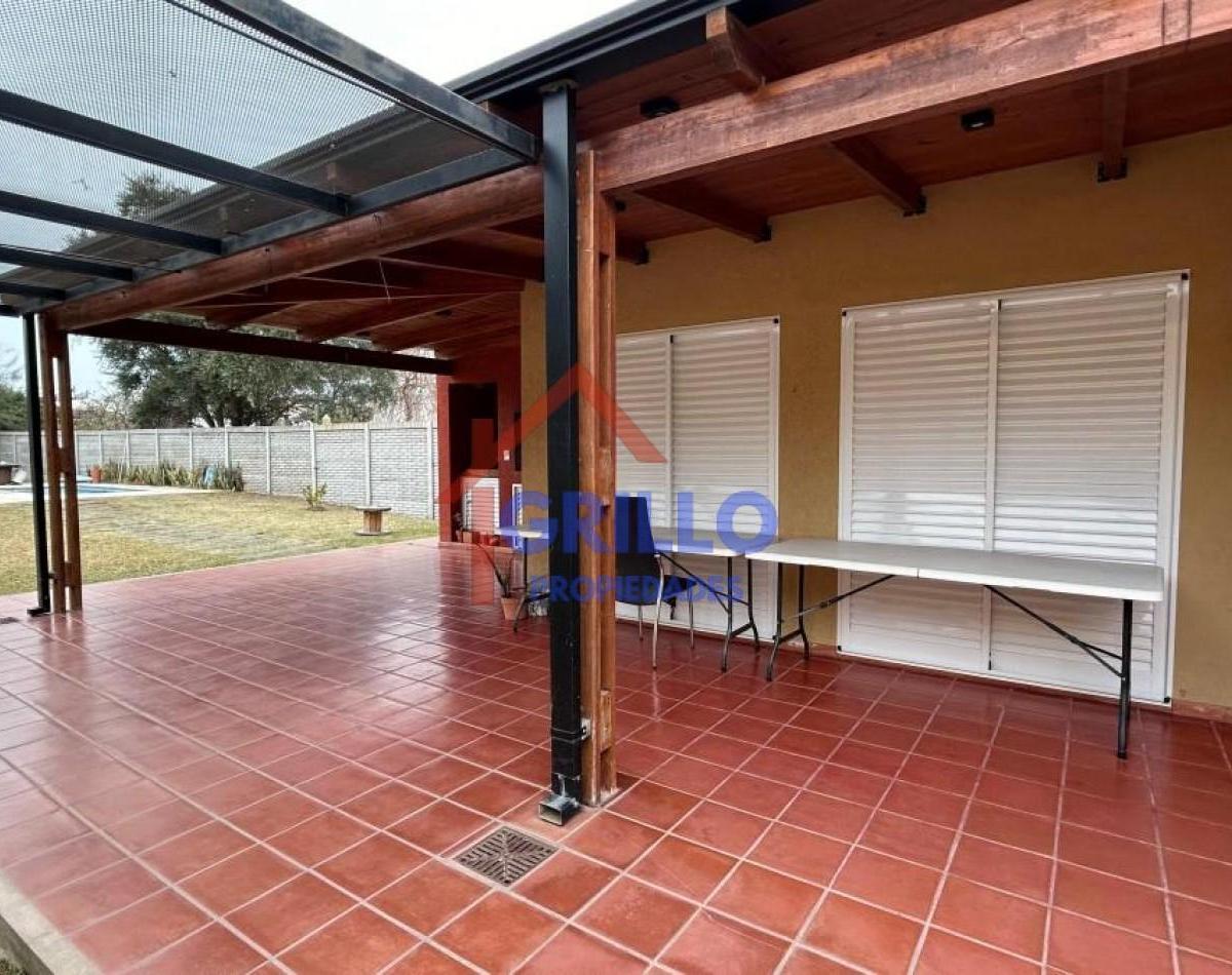 Foto de Casa con 637 m² en venta en Coronel Bogado con 2 dormitorios, imagen 3