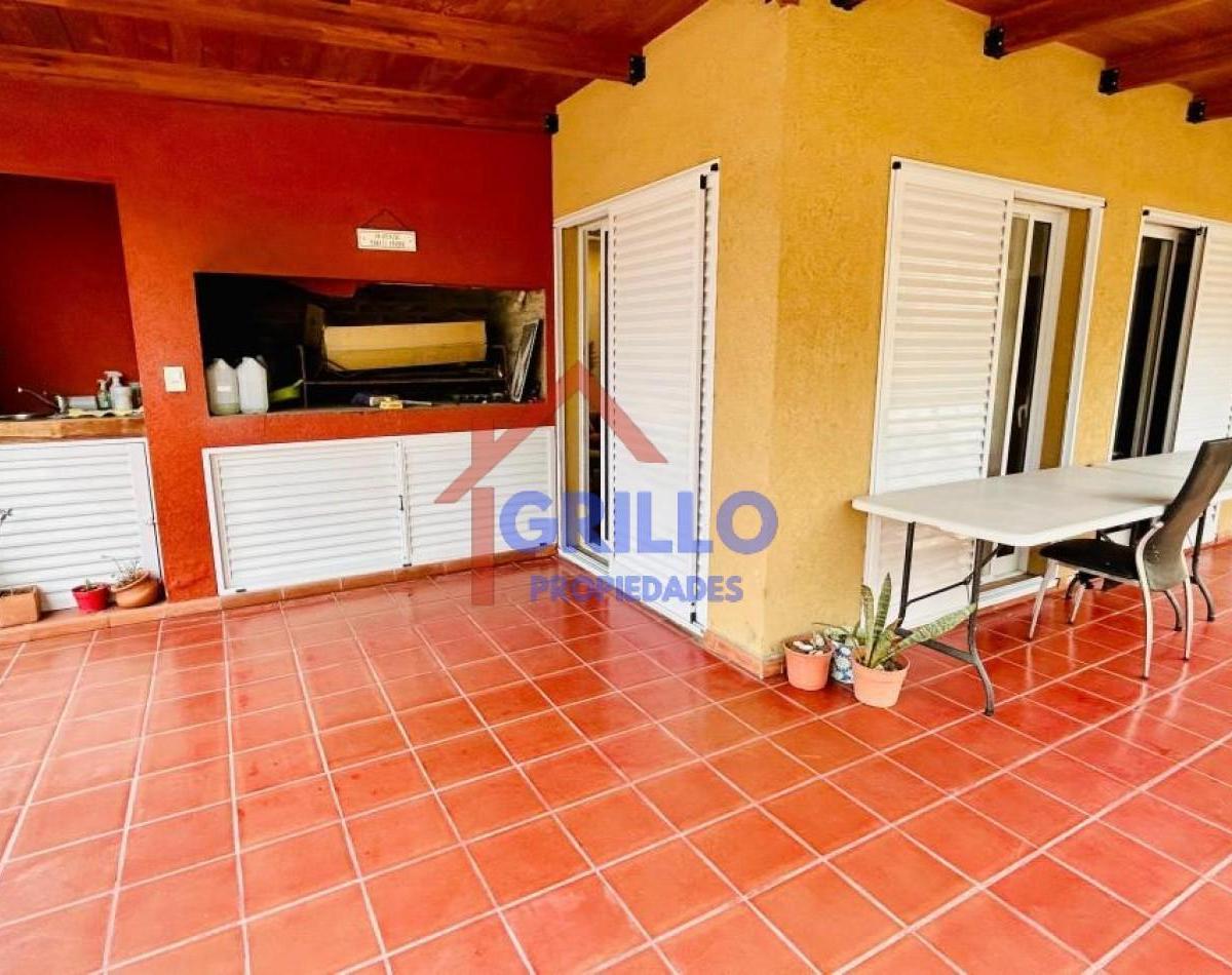 Foto de Casa con 637 m² en venta en Coronel Bogado con 2 dormitorios, imagen 4