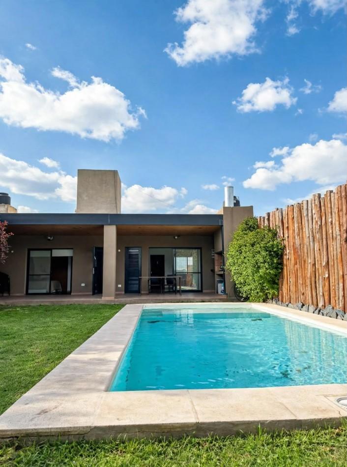 Foto de VENTA - CASA EN ALVAREZ, imagen 2