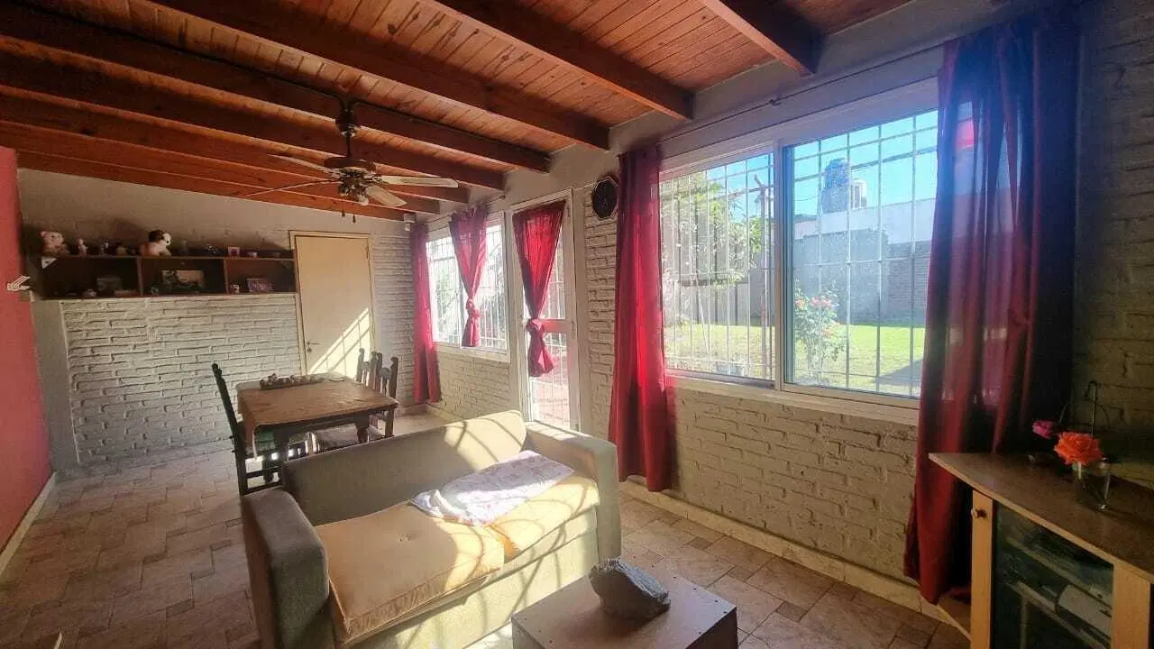 Casa  en Venta 2 dormitorios con garage y parque en Villa Elvira, La Plata, G.B.A. Zona Sur, Argenti 2