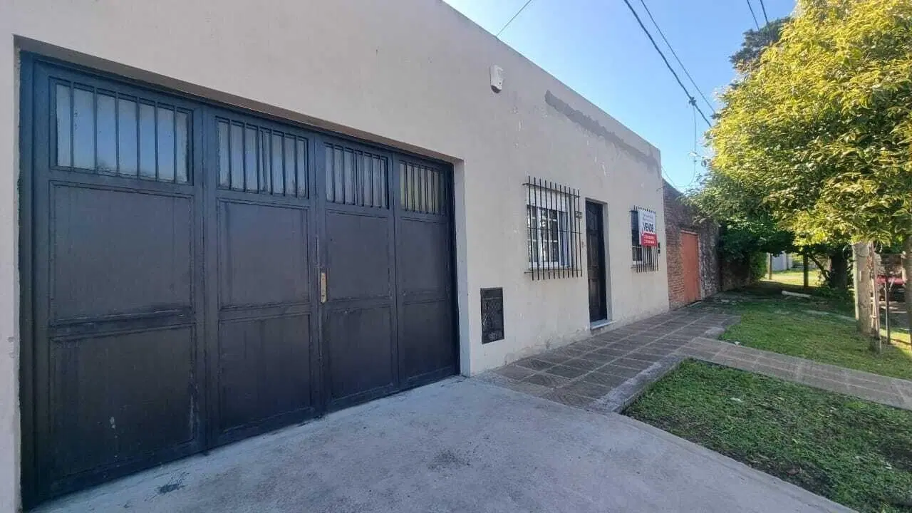 Casa  en Venta 2 dormitorios con garage y parque en Villa Elvira, La Plata, G.B.A. Zona Sur, Argenti 2