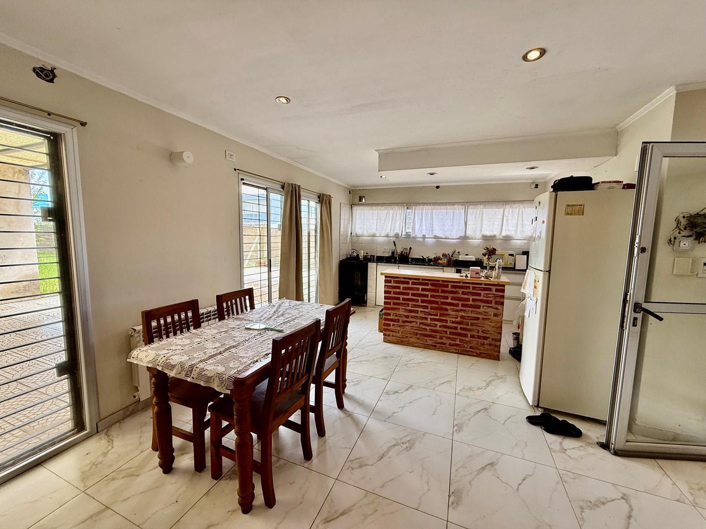Foto de Casa Chalet en Venta en La Plata, G.B.A. Zona Sur, imagen 2