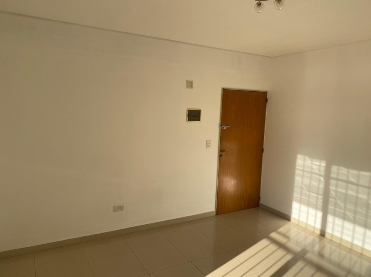 Foto de Departamento 2 ambientes alquiler Monte Castro, imagen 2