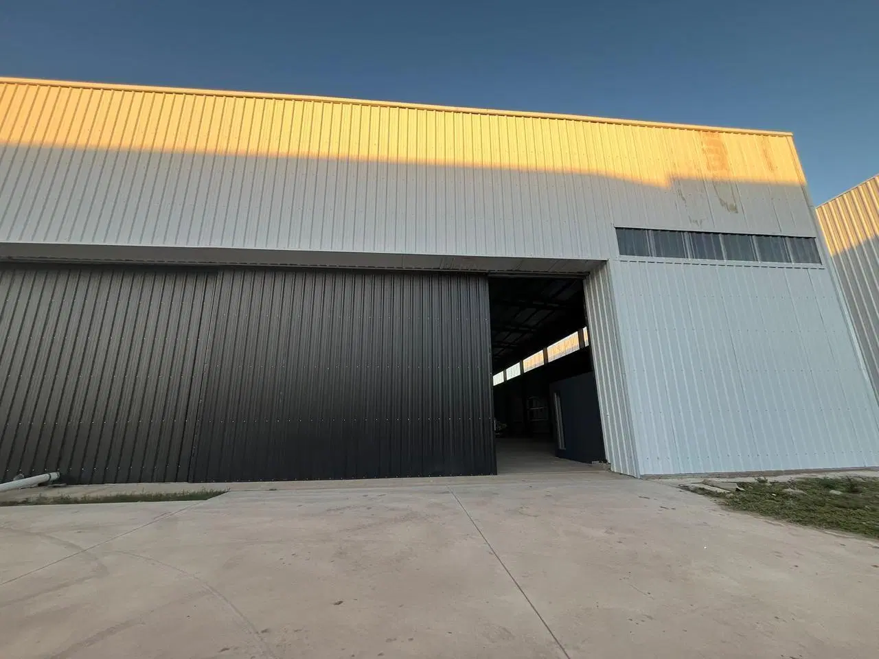 Alquiler de naves en polo 52 3
