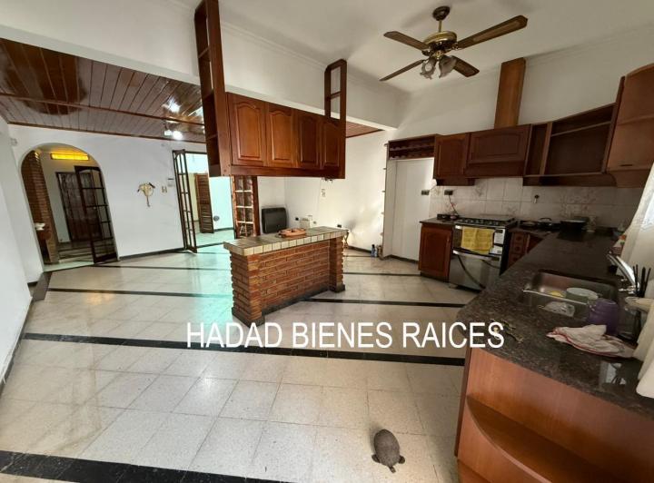 Vendo casa esquina barrio Guemes 3