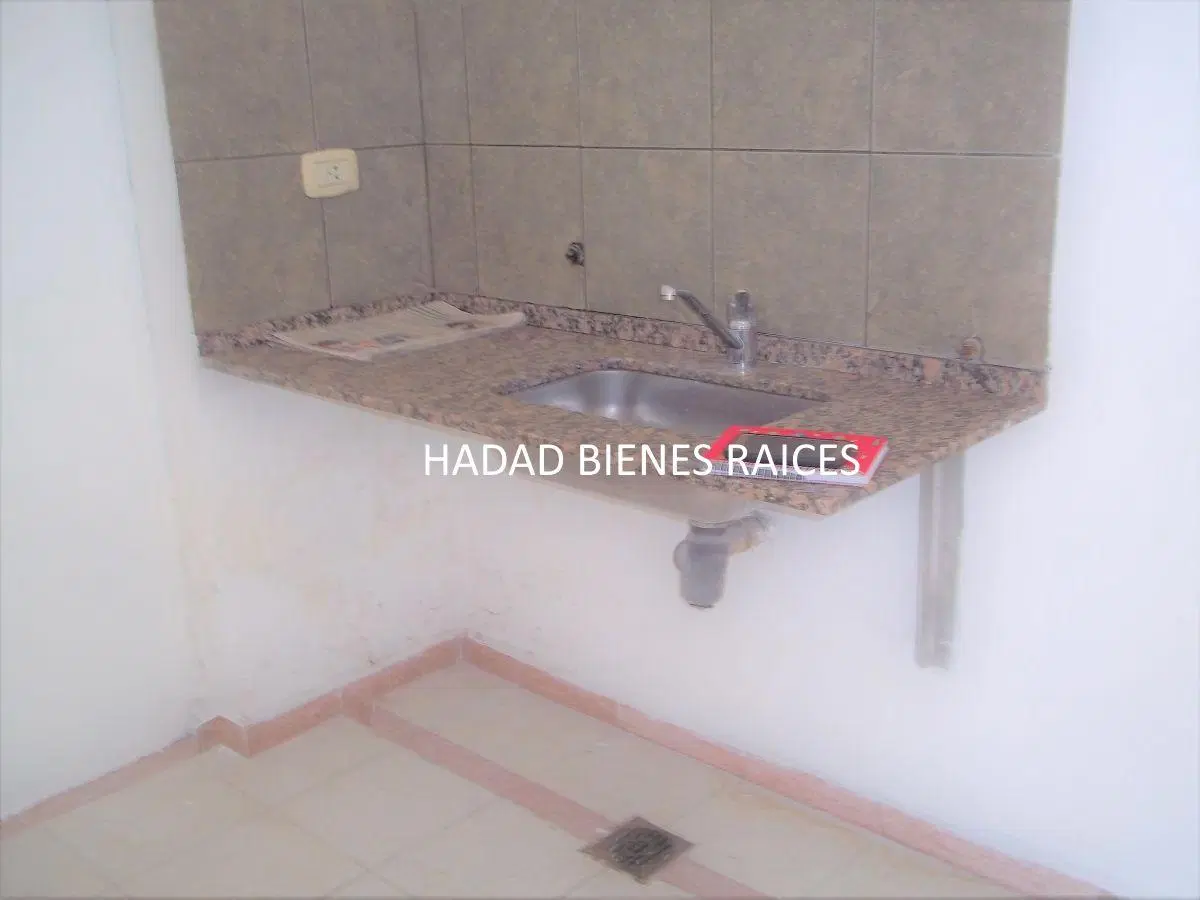 ALQUILO LOCAL COMERCIAL SOBRE AV. ALEM 2
