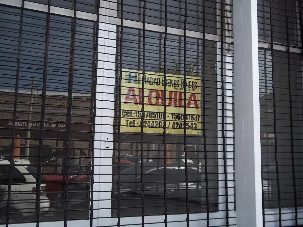 ALQUILO LOCAL COMERCIAL SOBRE AV. ALEM 5