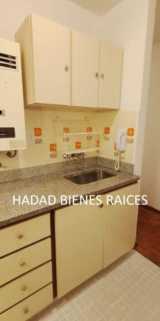 Alquilo departamento sobre Av. Maipu 4