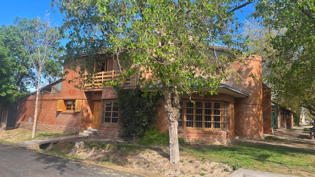 Foto de Vendo Permuto Financio- Casa estilo Americana en san Rafael Mendoza, imagen 2