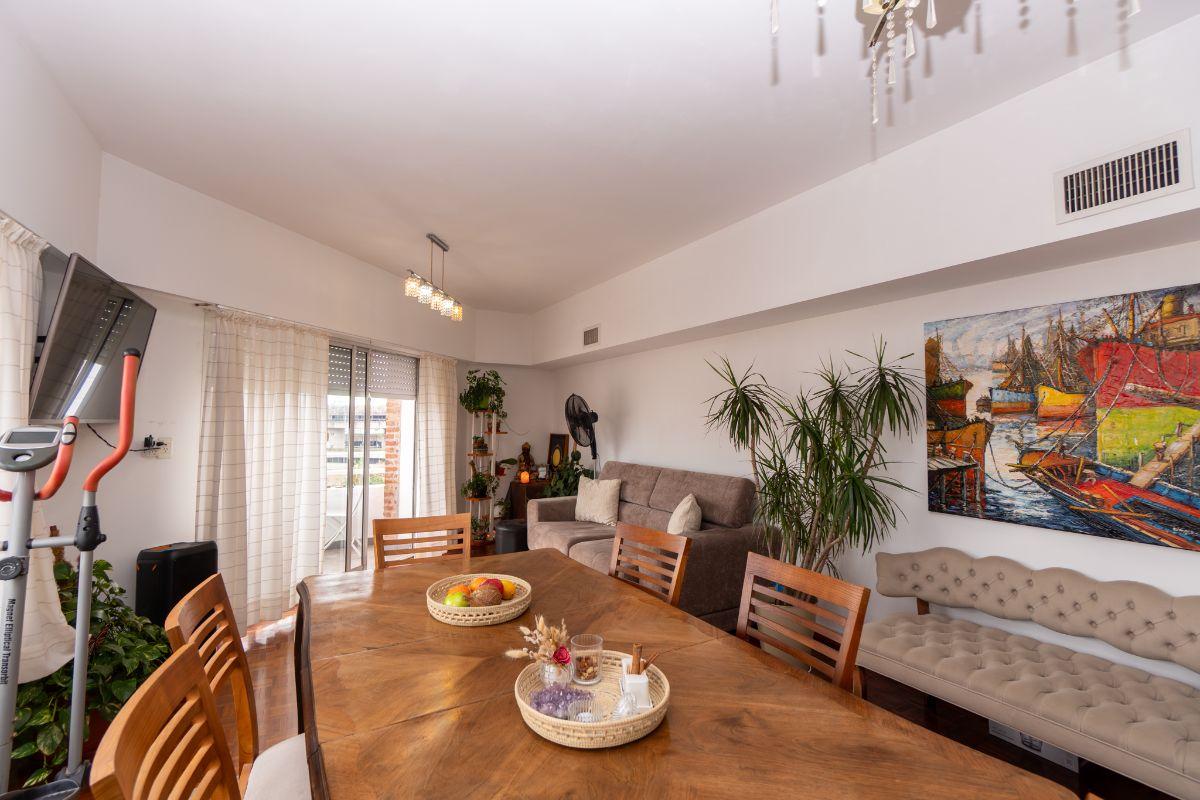 Foto de Departamento de 4 Dormitorios en venta con Cochera Cubierta y Balcón, imagen 3