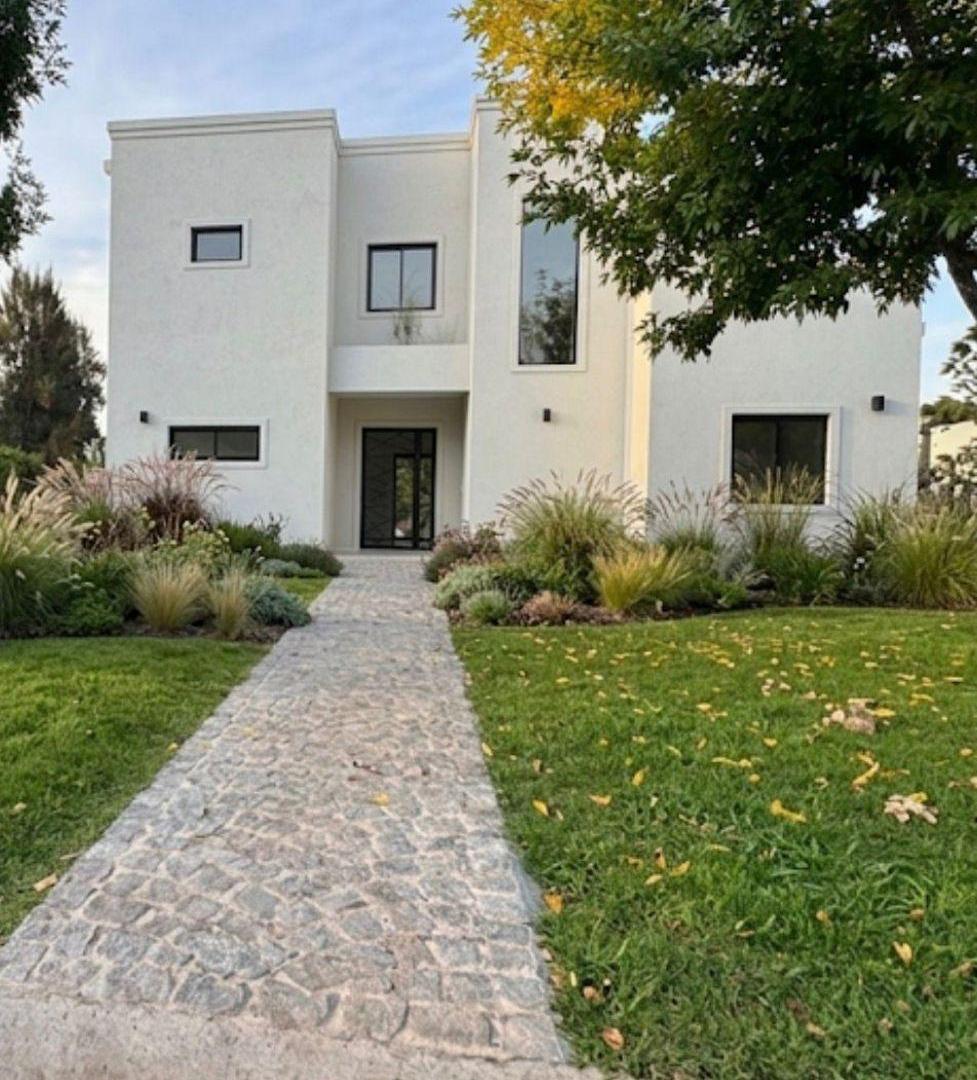 Estupenda Casa en San Matías Área 2 Oportunidad!