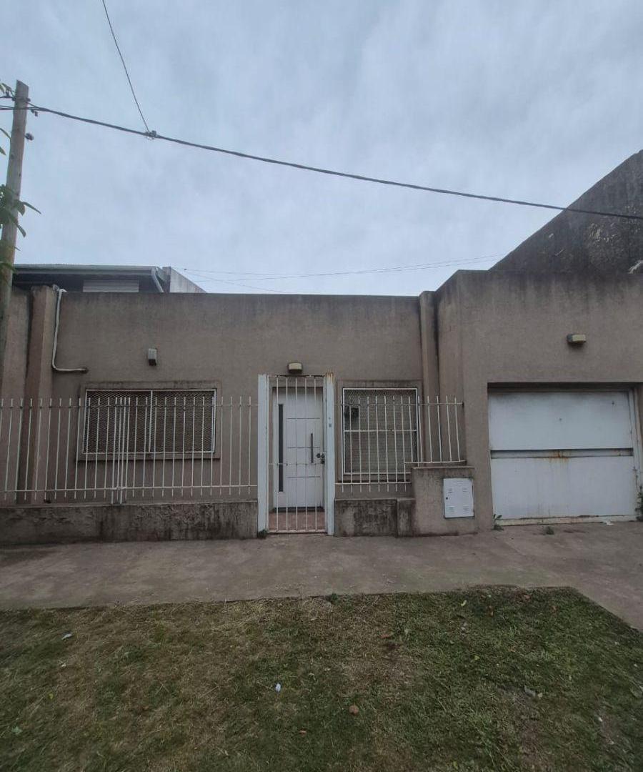 Casa con 2 dormitorios en venta en Lisandro Olmos Calle 155 entre 43 y 44