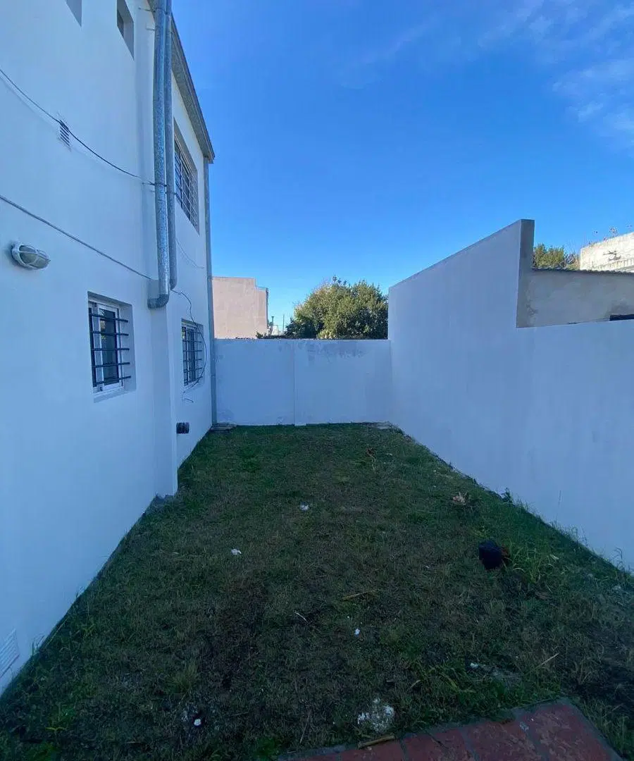 PH con 1 dormitorio y patio en alquiler en San Carlos 2