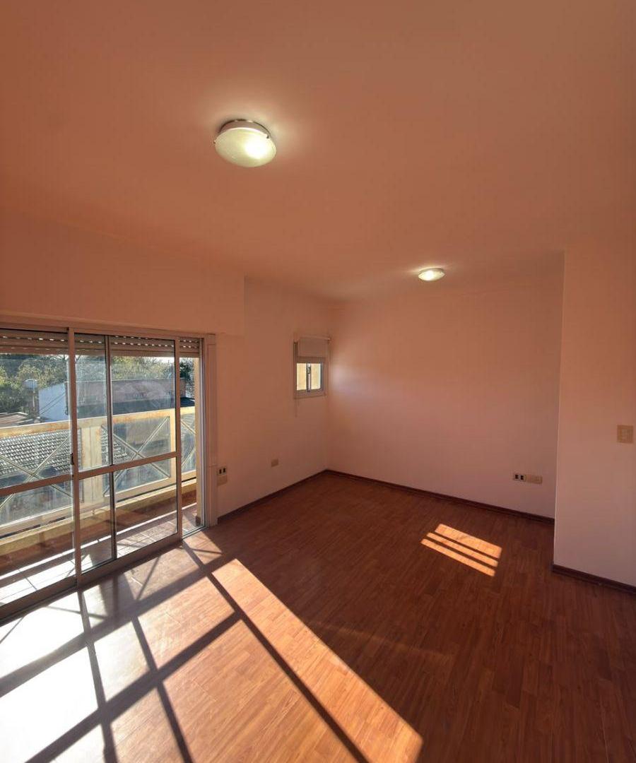 Foto de Departamento En Venta 140 Entre 47 Y 48 La Plata 2 Dormitorio Y Parilla, imagen 1