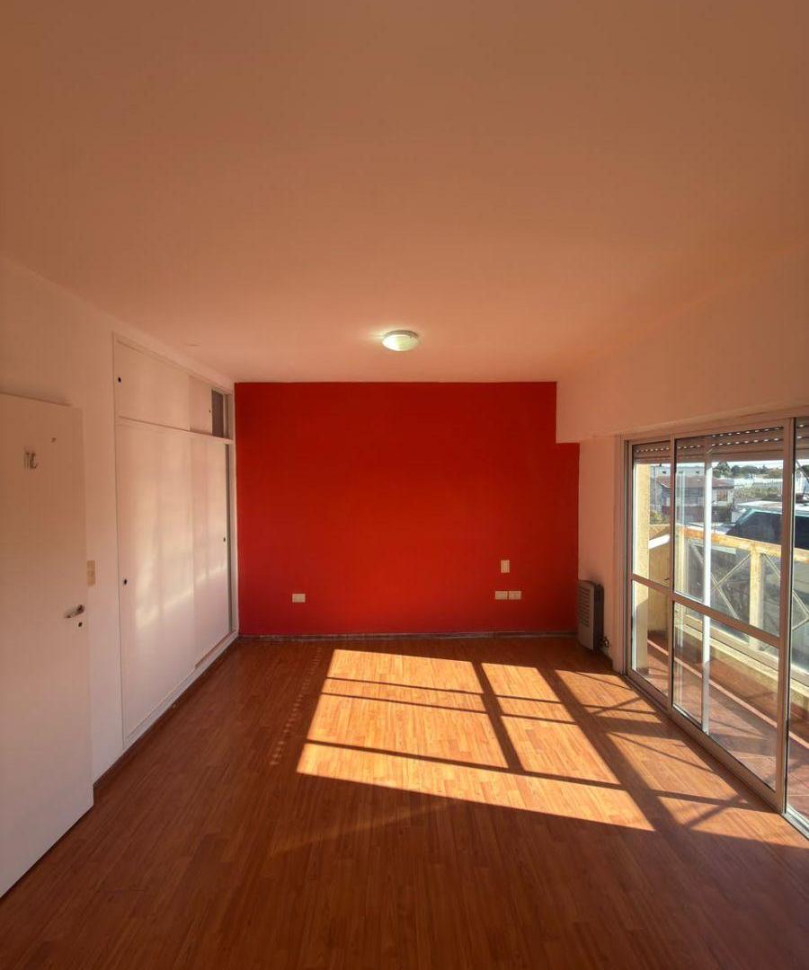 Foto de Departamento En Venta 140 Entre 47 Y 48 La Plata 2 Dormitorio Y Parilla, imagen 2