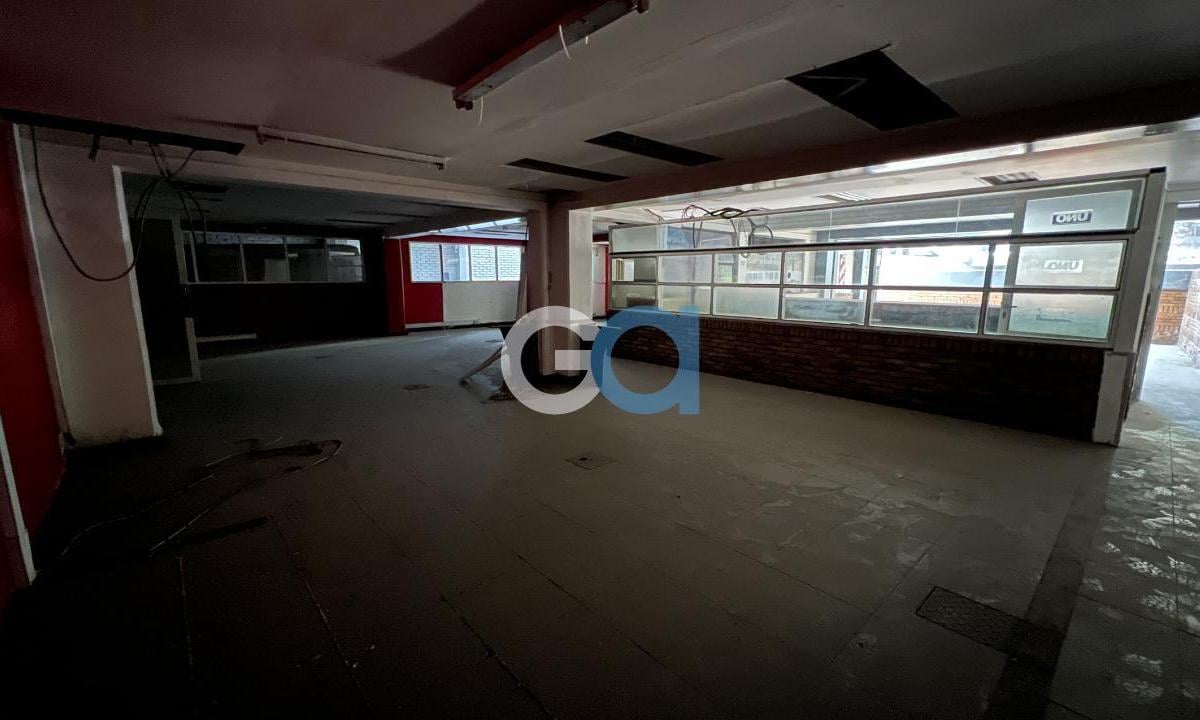 Local comercial con cocheras