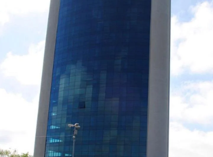 Alquiler Venta Oficina en Tigre- 450 m2 Torre de las Naciones