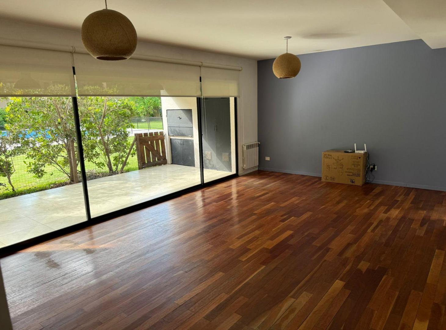 Departamento de 4 ambientes en PB con galería y parrilla