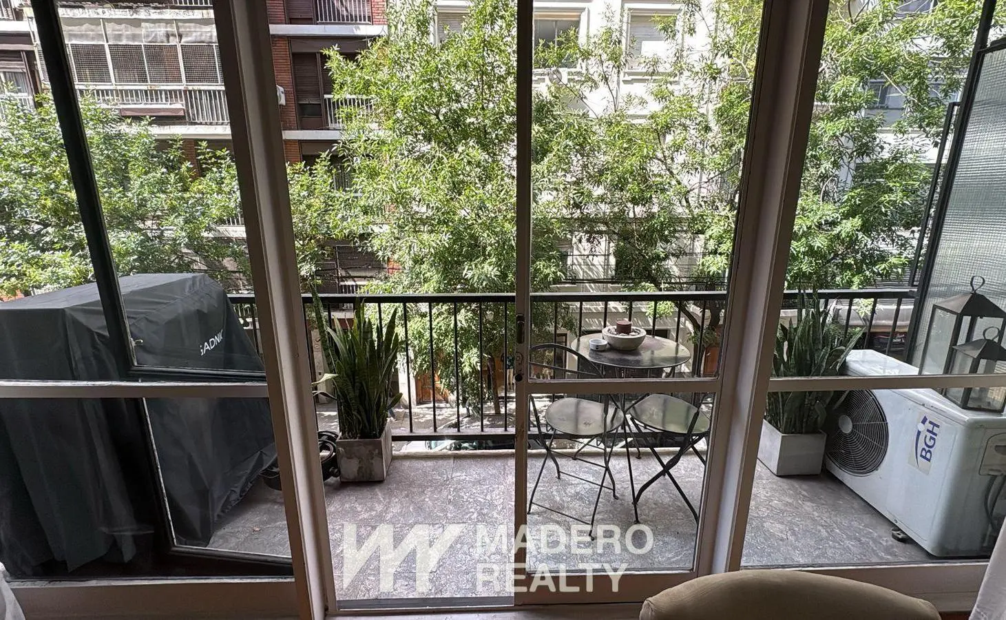 Departamento 4 ambientes con dependencia en Recoleta 3