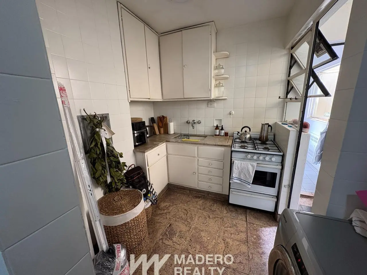 Departamento 4 ambientes con dependencia en Recoleta 5