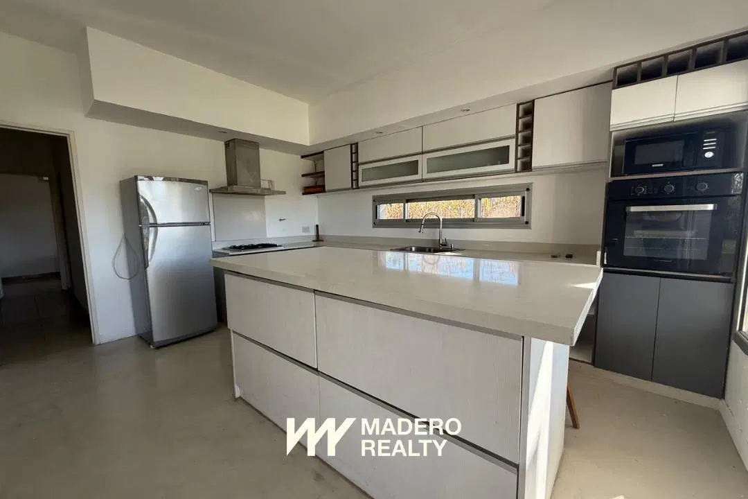 Alquiler de casa de 6 ambientes en Escobar 2
