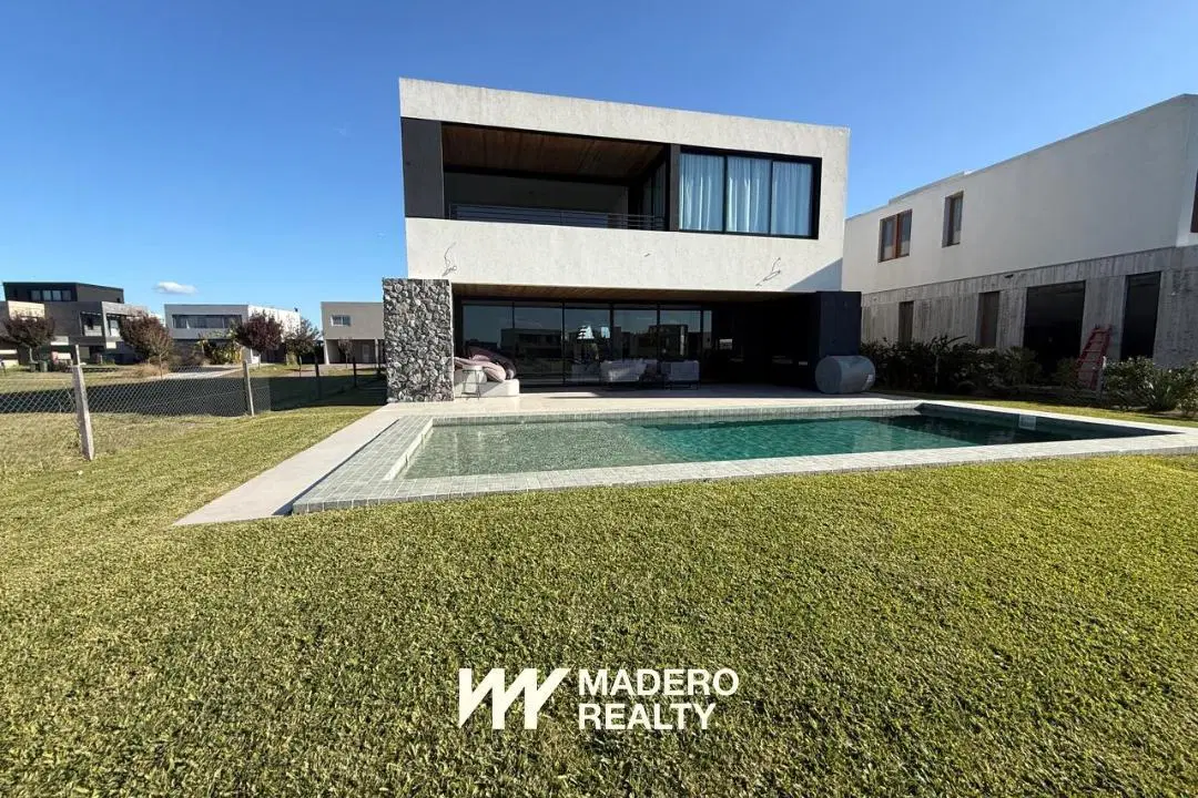 Casa 6 ambientes en Costas 5