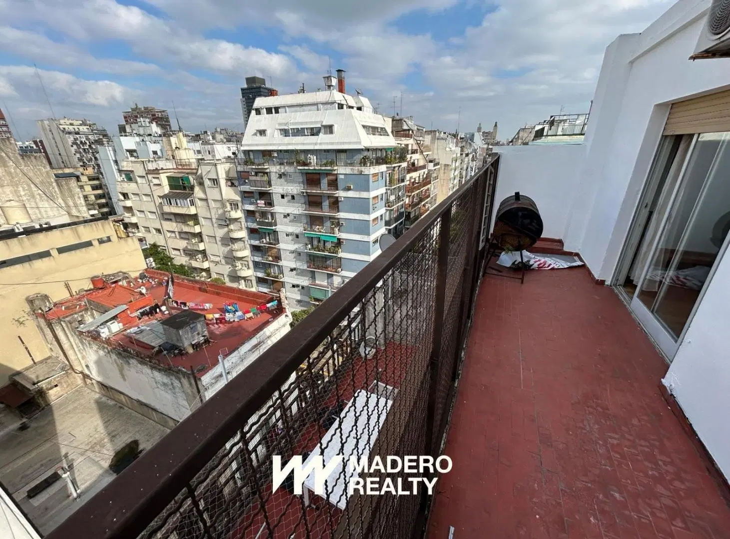 Venta ultimo piso al frente | Monoambiente con balcón terraza en Balvanera 4