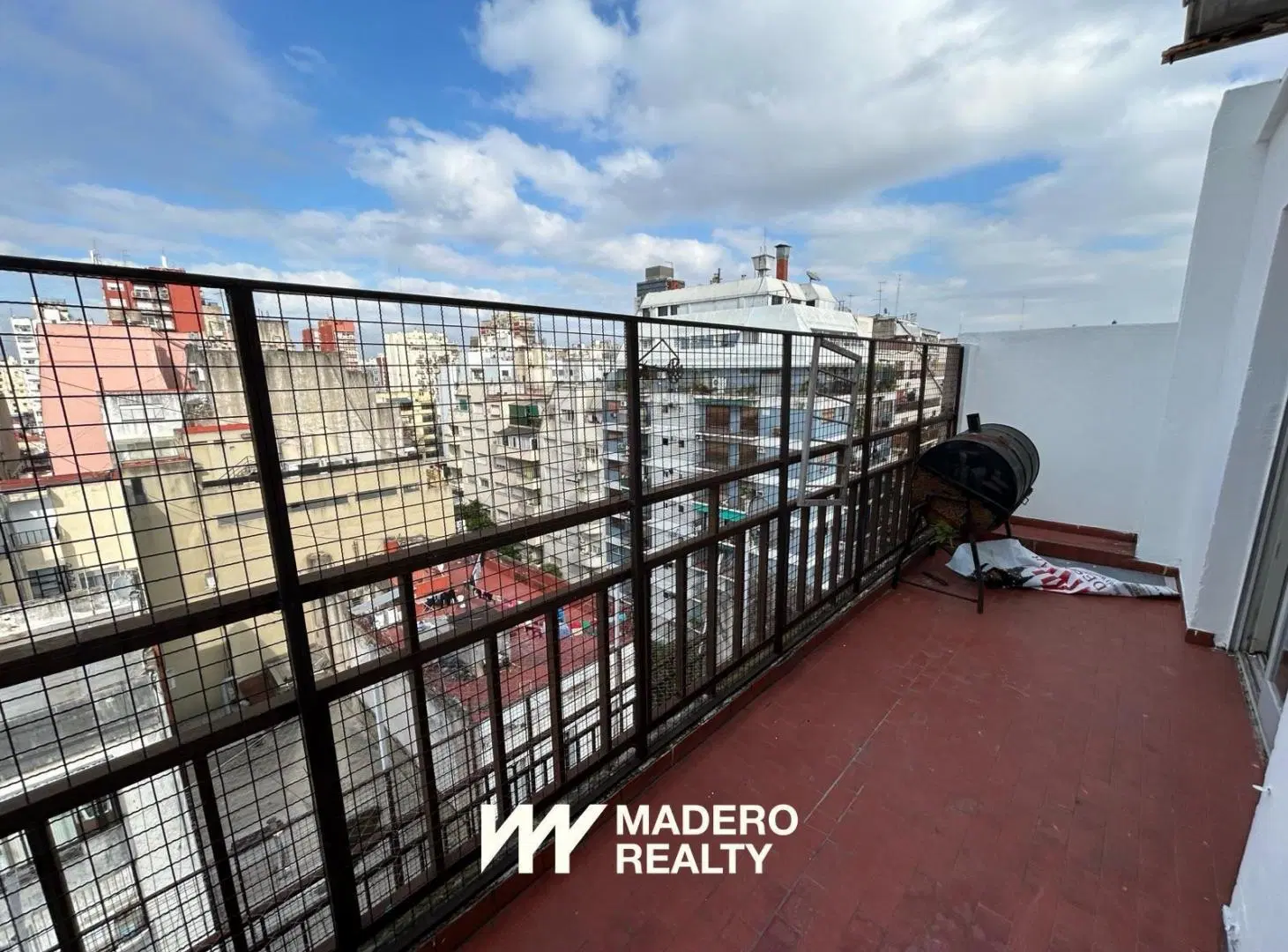 Venta ultimo piso al frente | Monoambiente con balcón terraza en Balvanera 2