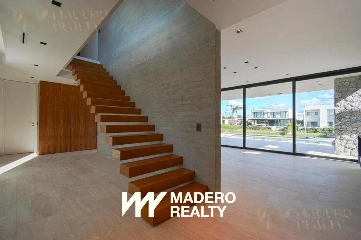 Venta de casa 5 ambientes en El Yacht 3