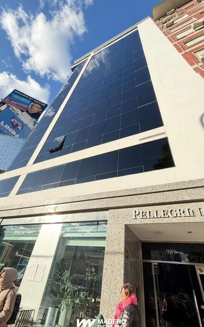 Oficina en Carlos Pellegrini al 900 4