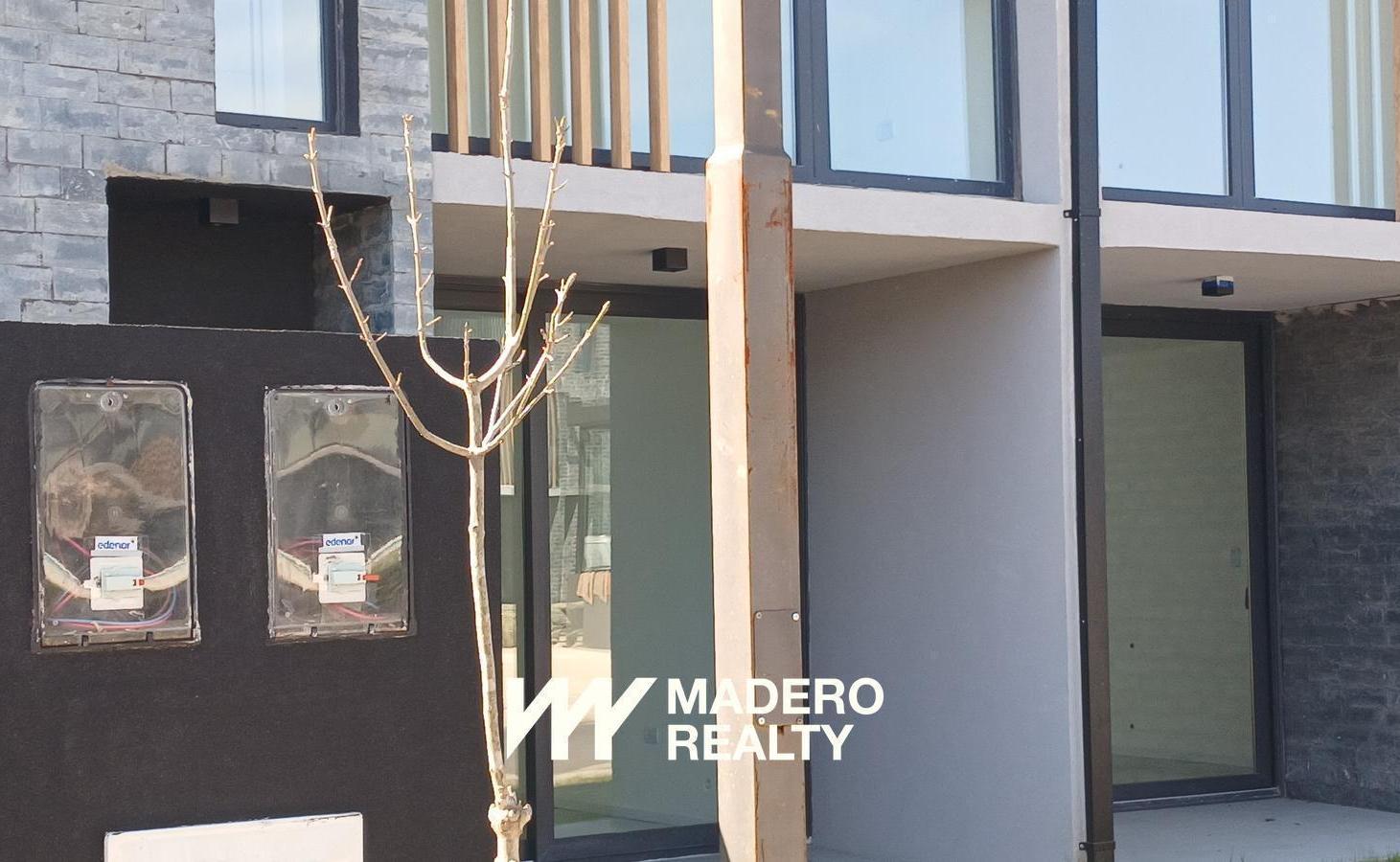 Foto de Casa en Triplex 4 ambientes 3 suites con jardin y galeria en Sunny, imagen 4