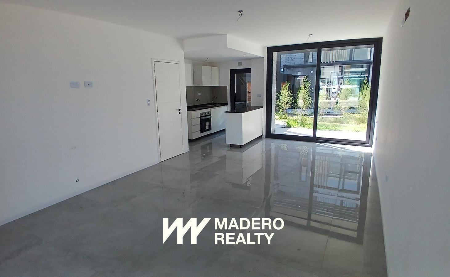Foto de Casa en Triplex 4 ambientes 3 suites con jardin y galeria en Sunny, imagen 2