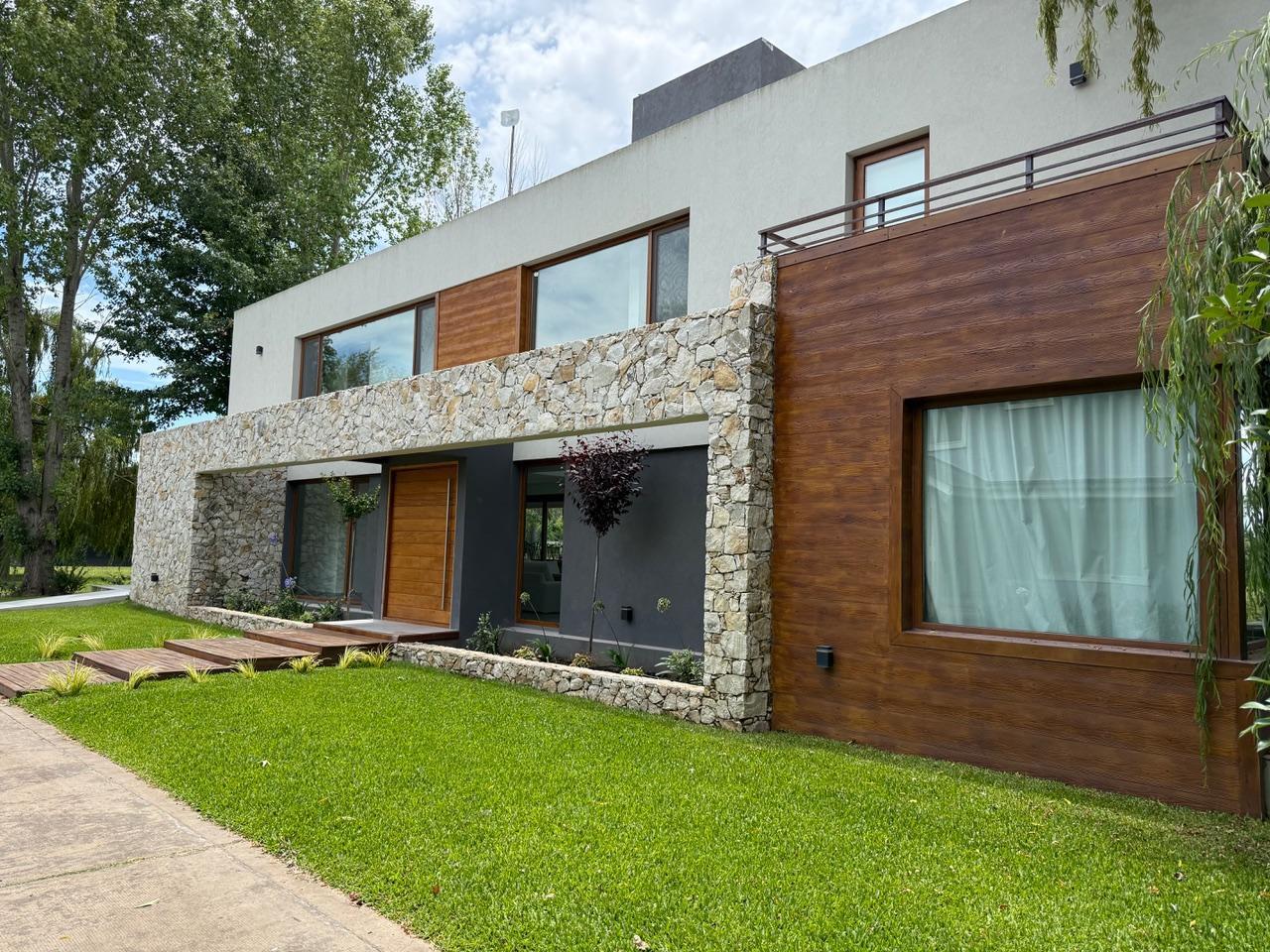 Casa en venta en el Delta de Tigre - Isla del Este