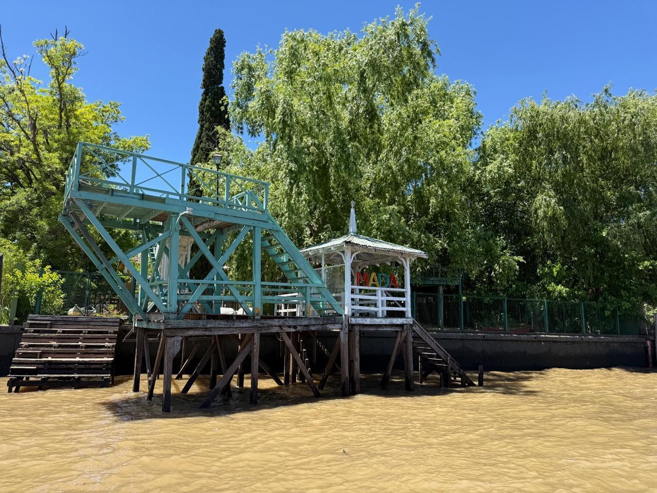 Casas y Galpones en venta en Delta sobre Río Luján frente al continente