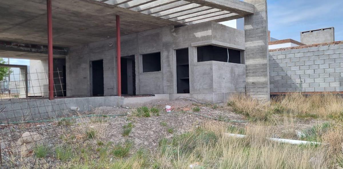 Terreno en Venta en Solanas con Construcción Al 58% 3