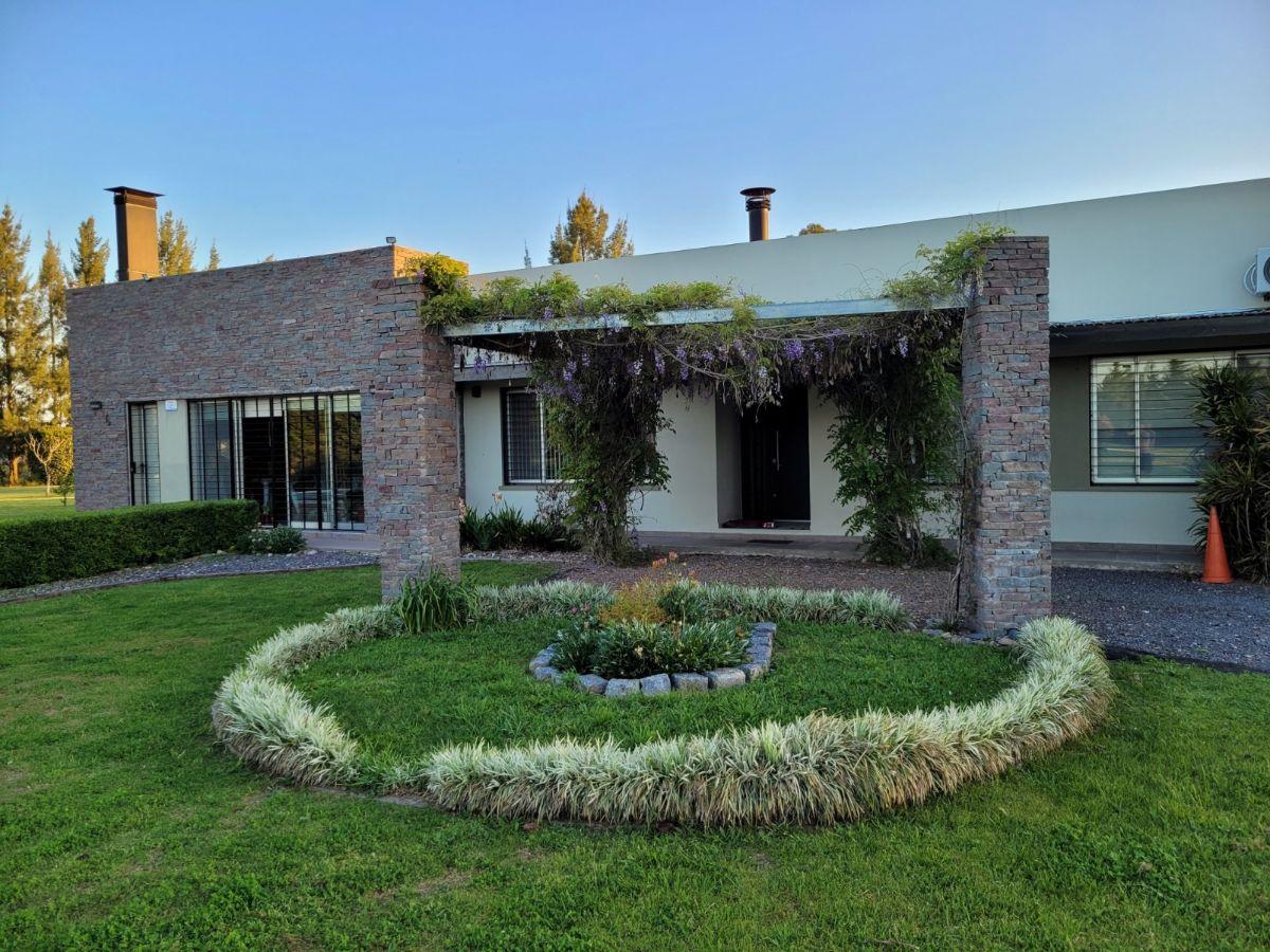 Casa sobre fracción de campo sobre la ruta 36
