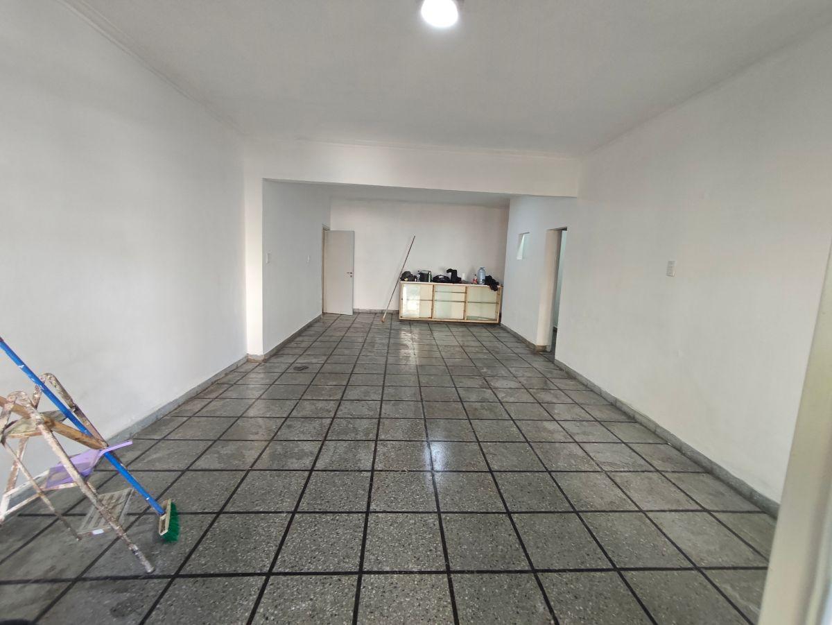 Foto de Local comercial de 70 m² en alquiler en La Plata, imagen 3